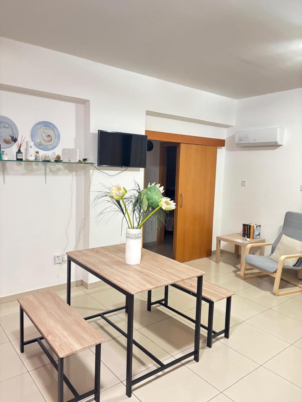 Vip Resort Apartment On Makenzie Beach Larnaca Exteriör bild