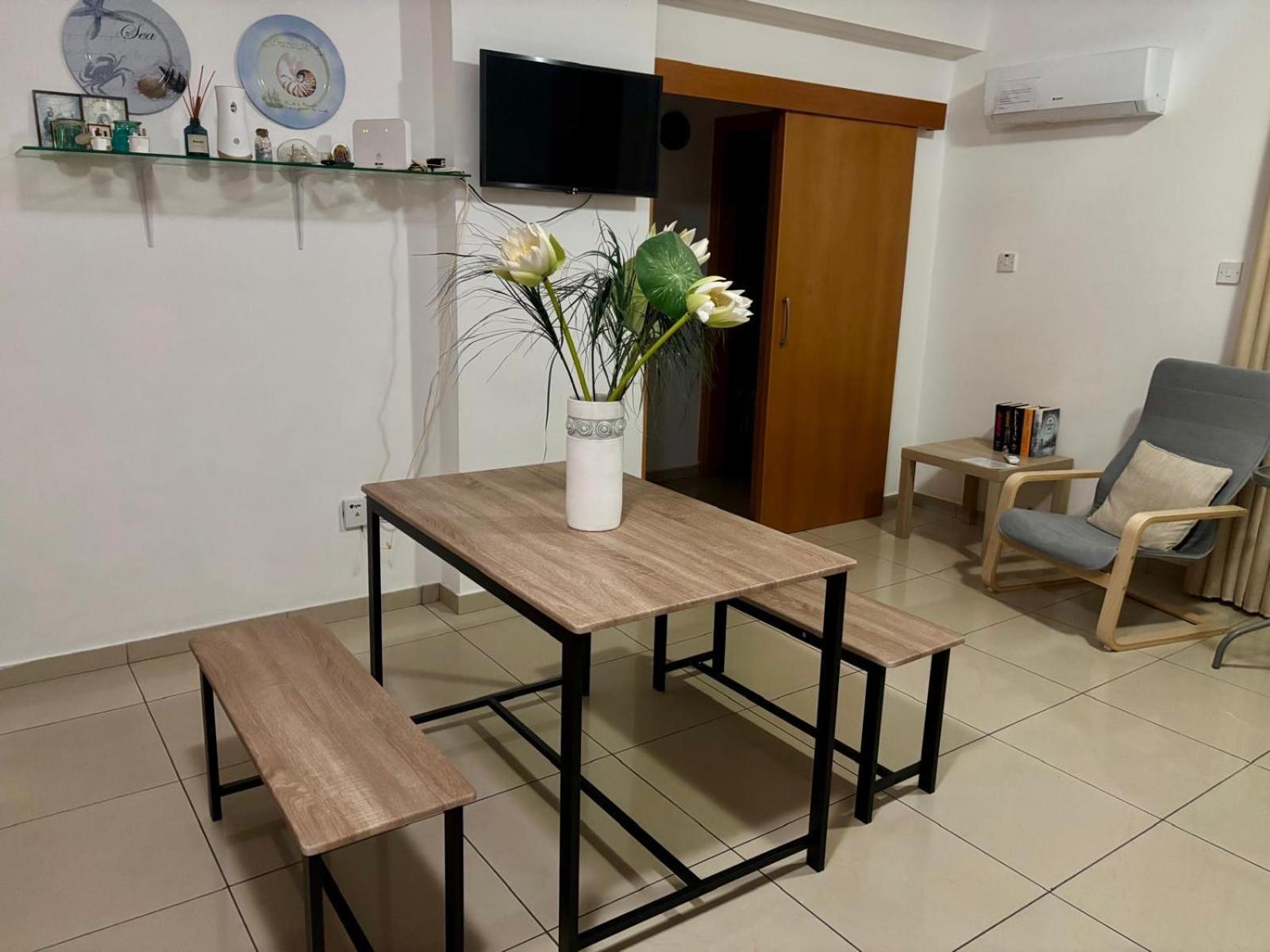 Vip Resort Apartment On Makenzie Beach Larnaca Exteriör bild