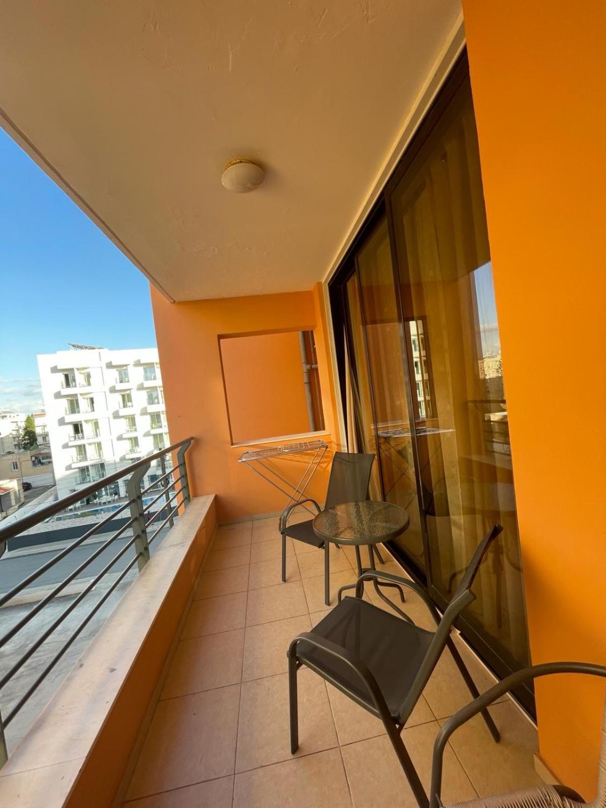 Vip Resort Apartment On Makenzie Beach Larnaca Exteriör bild