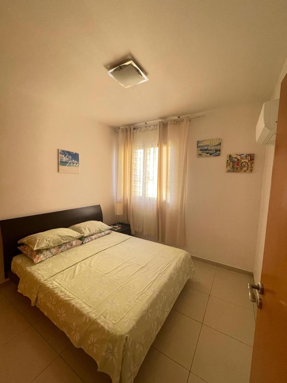 Vip Resort Apartment On Makenzie Beach Larnaca Exteriör bild
