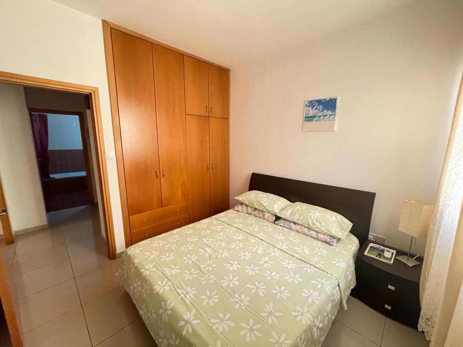 Vip Resort Apartment On Makenzie Beach Larnaca Exteriör bild
