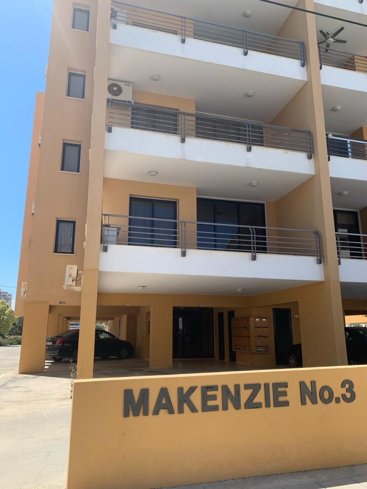 Vip Resort Apartment On Makenzie Beach Larnaca Exteriör bild