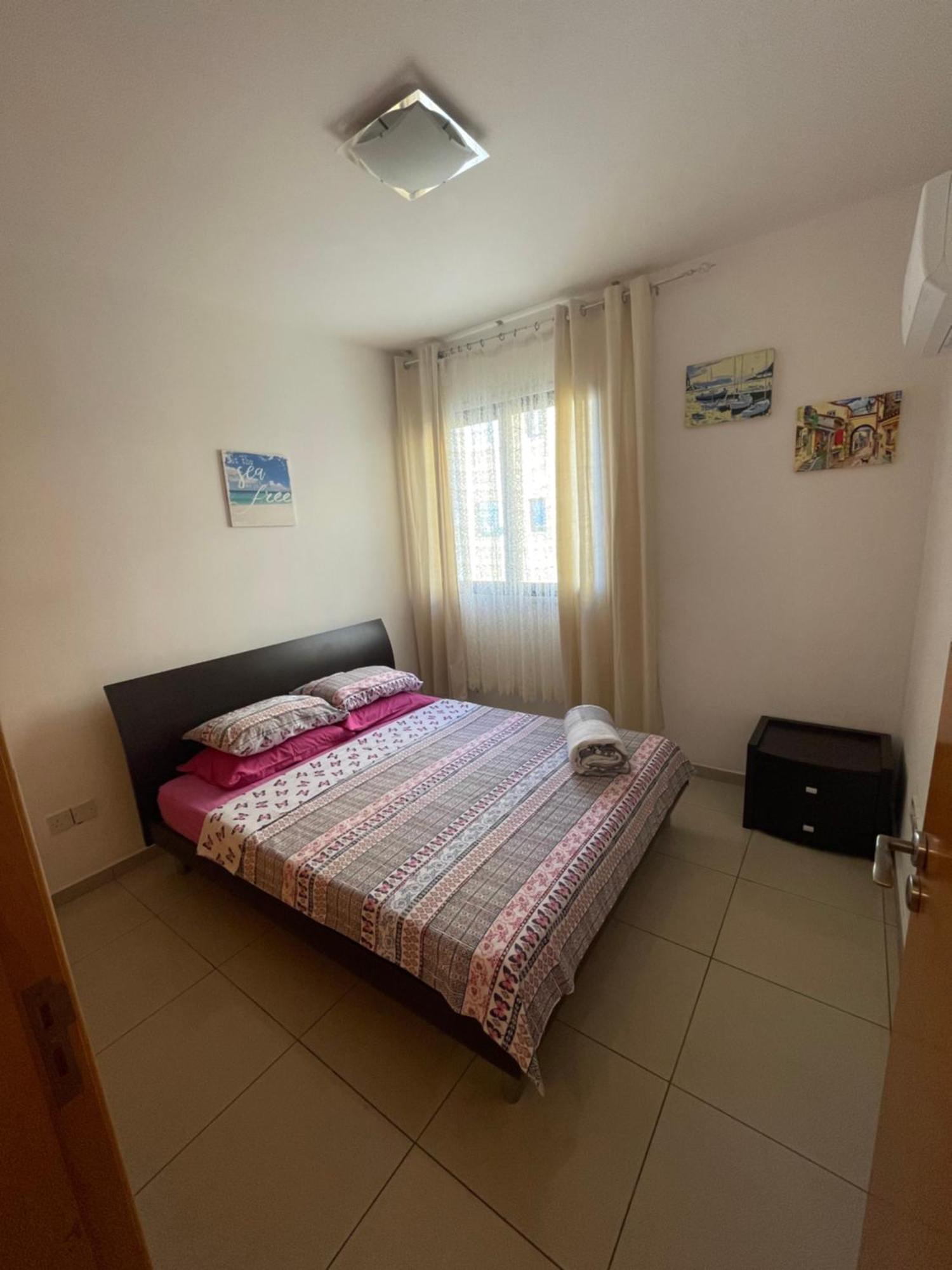 Vip Resort Apartment On Makenzie Beach Larnaca Exteriör bild