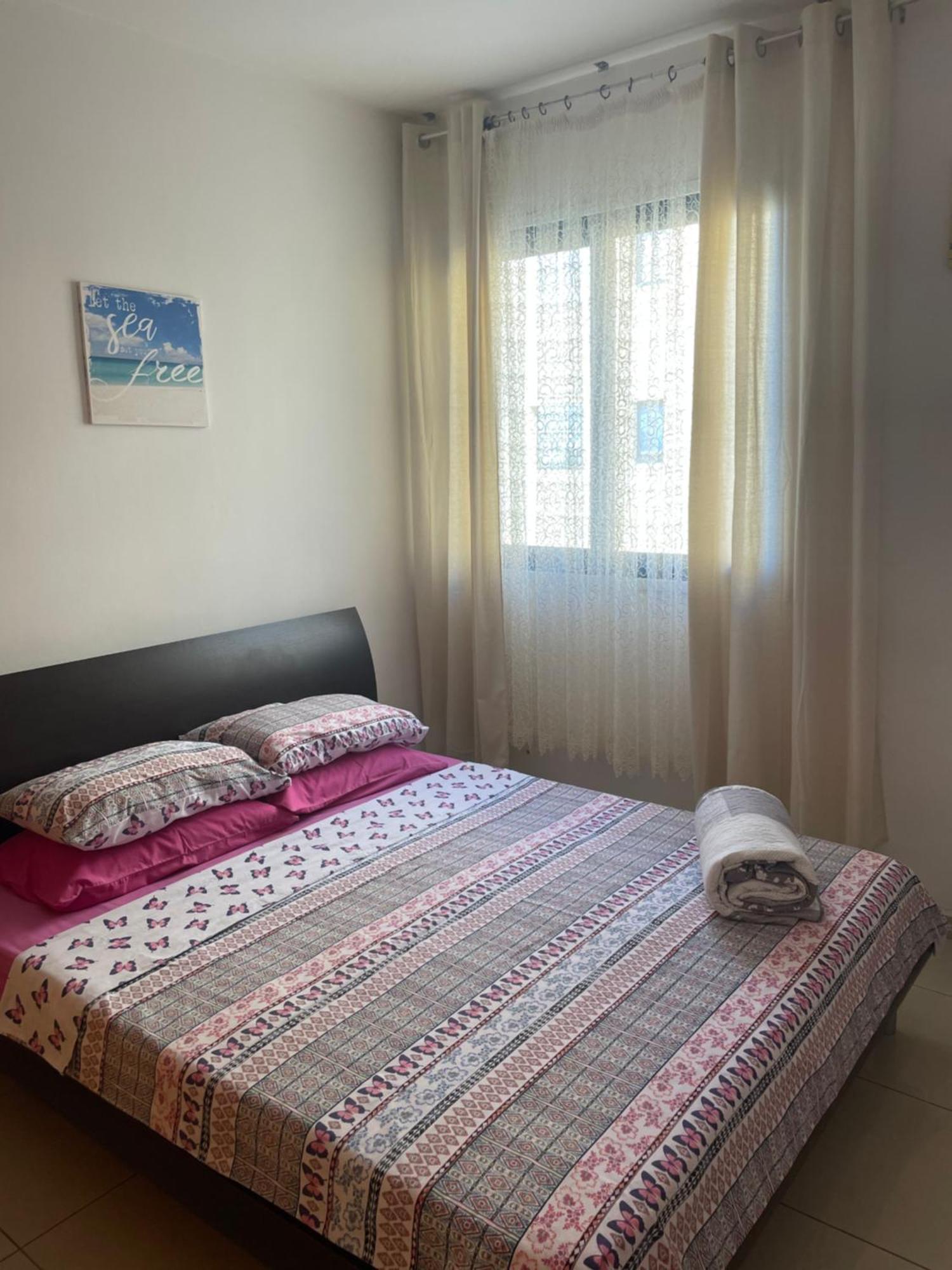 Vip Resort Apartment On Makenzie Beach Larnaca Exteriör bild